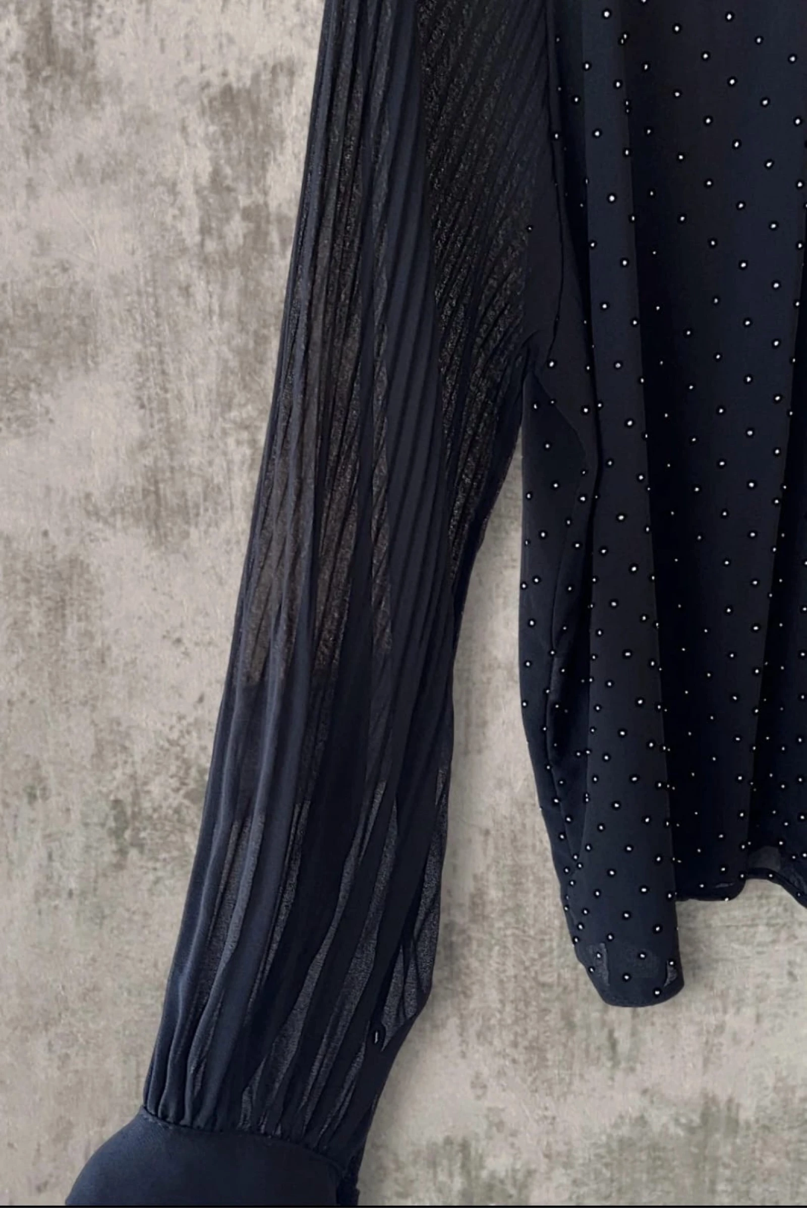 Blusa Negra Plisada con Brillos Elegantísima Italia (L/XL) – photo 3